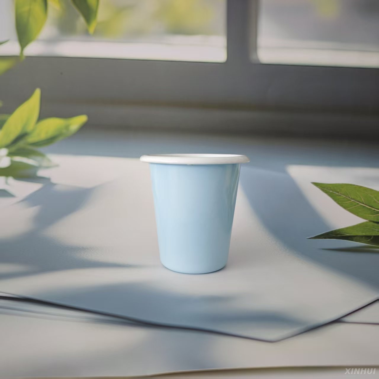 Tasse en forme de V à main en émail avec schéma de couleurs simple Macaron