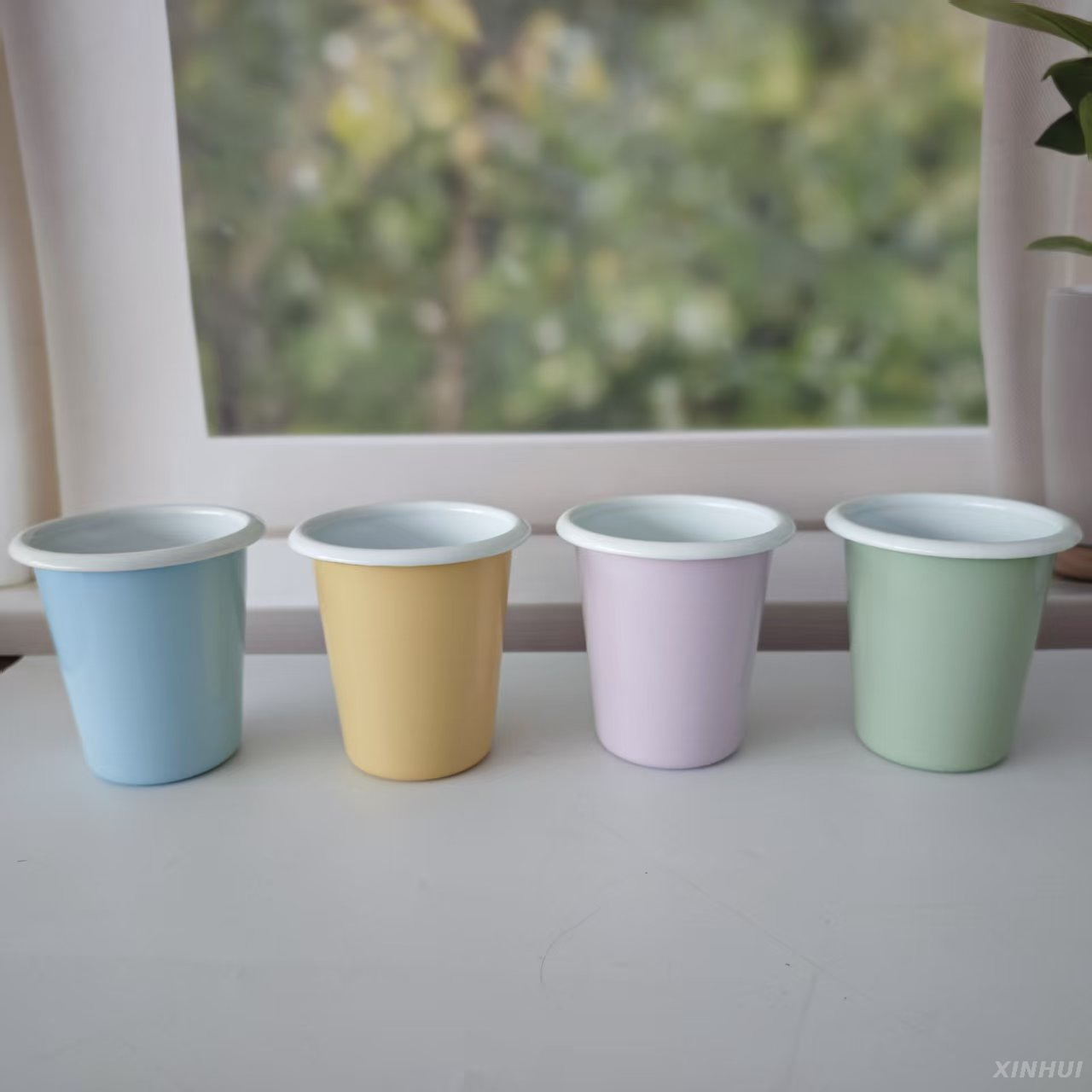 Tasse en forme de V à main en émail avec schéma de couleurs simple Macaron