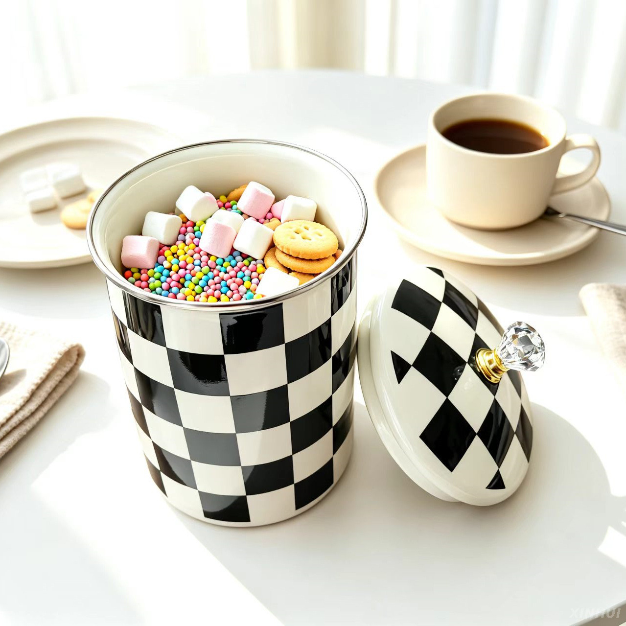 Pot de bonbons en émail damier rétro